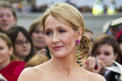 Bookstore stops selling “Harry Potter” as JK Rowling becomes increasingly cruel toward trans people