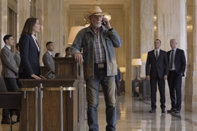 A Farmer Walked Into a Luxury Hotel and Was Looked Down On by the Receptionist — When He Pulled Out His Phone, the Entire Lobby Fell Silent
